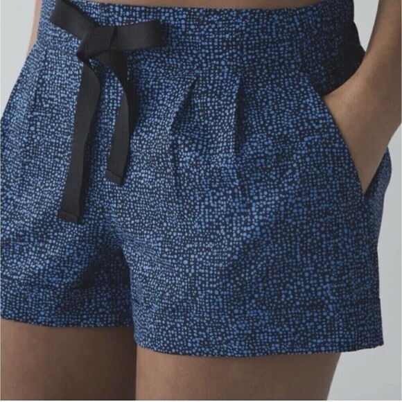 Lululemon Spring Break Away Short II Women Size 4 2.5" Inseam Blue Black Pockets - Picture 5 of 7